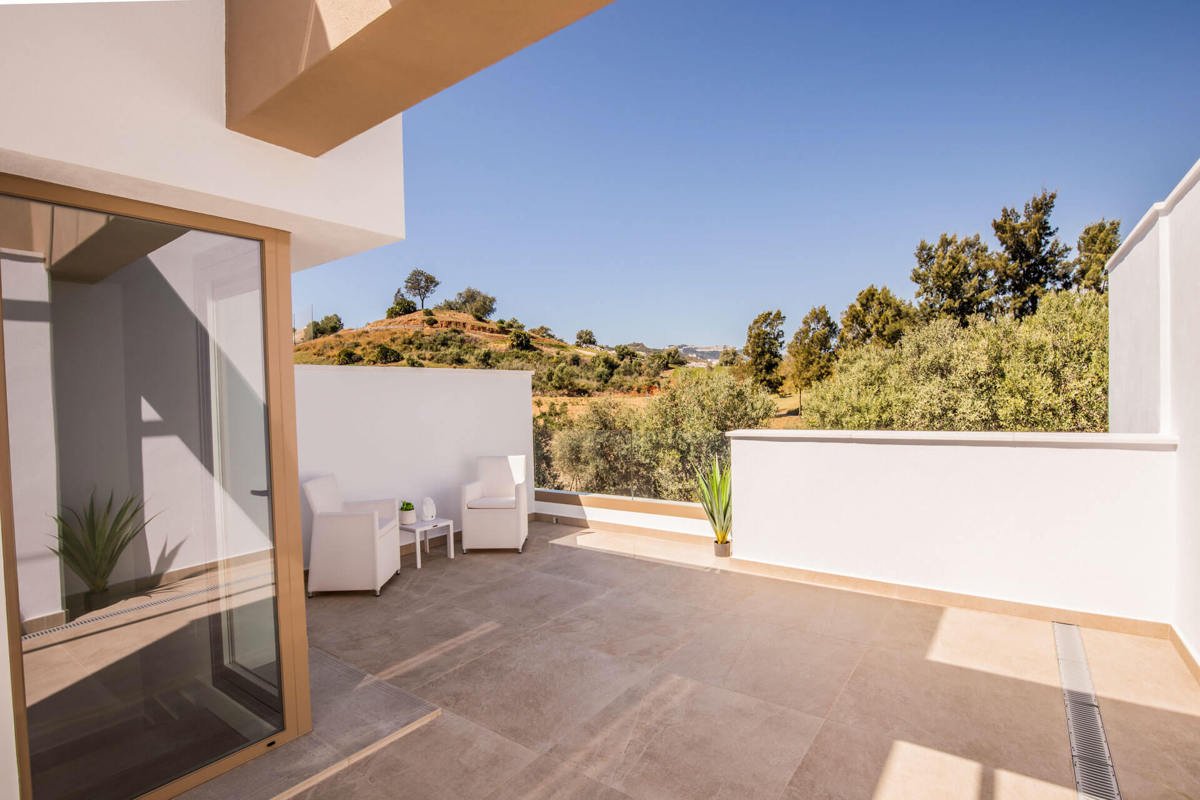 ?src=https://brembergestate.com/wp-content/uploads/2022/02/Townhouses-Mijas-Golf-40.jpeg